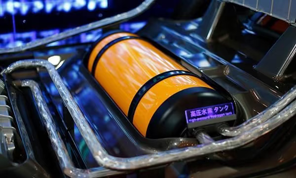 氢燃料电池：从技术前沿到多极应用的产业化跃迁